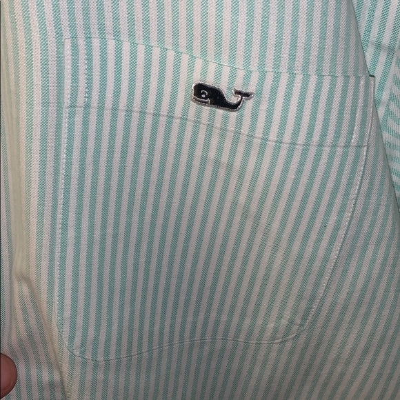 Vineyard Vines Medium Slim Fit Tucker Shirt - Picture 2 of 3